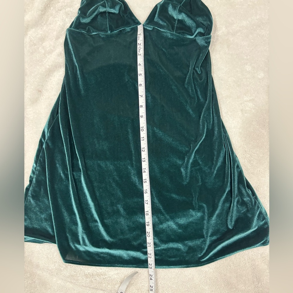 Victoria's Secret Emerald Green Velvet Chemise Adjustable Straps Sz Med - Picture 6 of 7